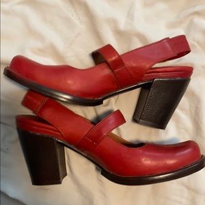 SZ 9 BORN RED 3” HEEL BEAUTIFUL SHOES WORN ONCE